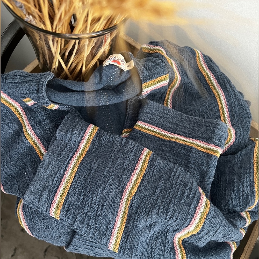 Faherty Navy Textured Hoodie - Smoke free pet free - Picture 4 of 5